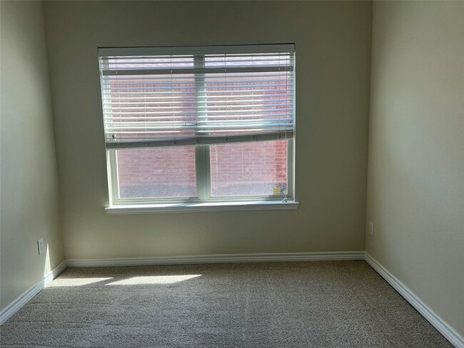 Building Photo - 15632 Gatehouse Dr