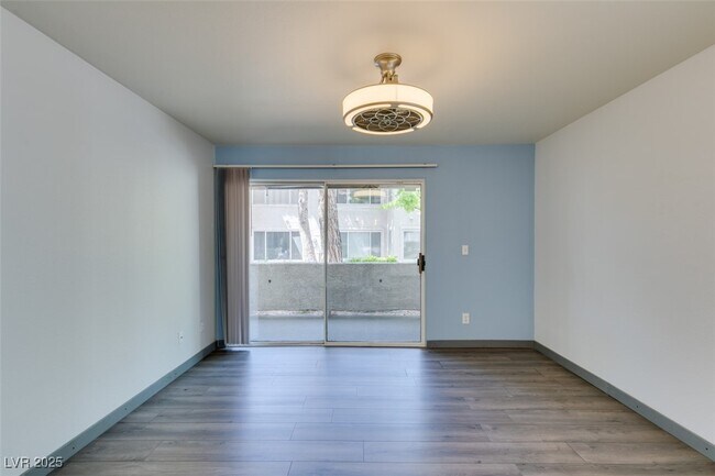 Building Photo - 3168 Tarpon Dr