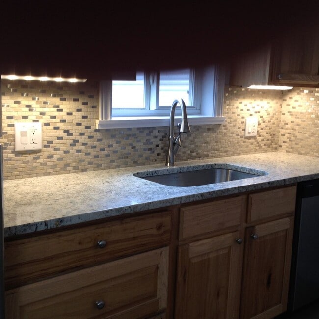 Building Photo - A Cozy 2 bed/1 bath Oasis in Central Boulder! Owner credits application fees! AVAILABLE SEPTEMBER...
