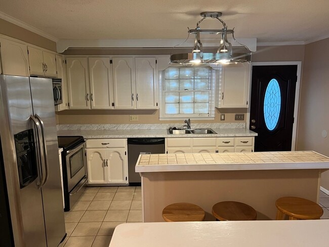 Building Photo - 110 Laurel Cir