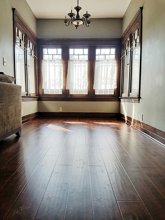 Bonus Nook off Living Room - 257 Windward Ave