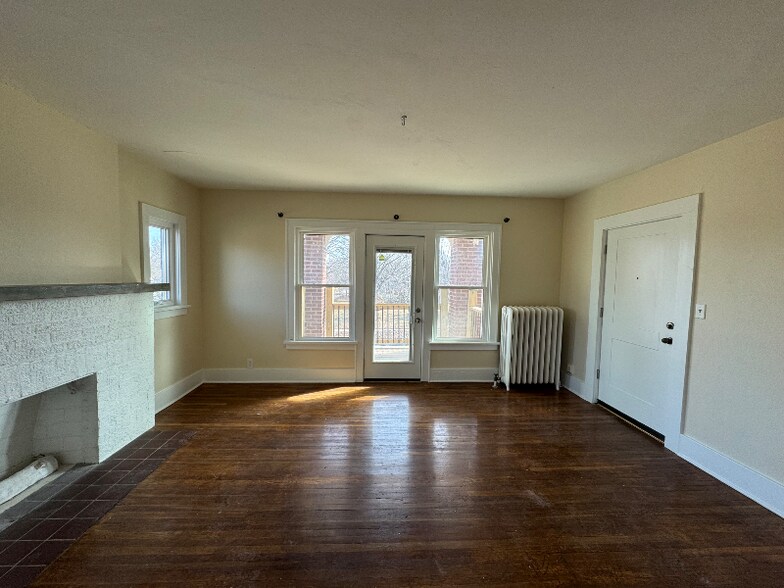 Building Photo - 802 S Cedar St