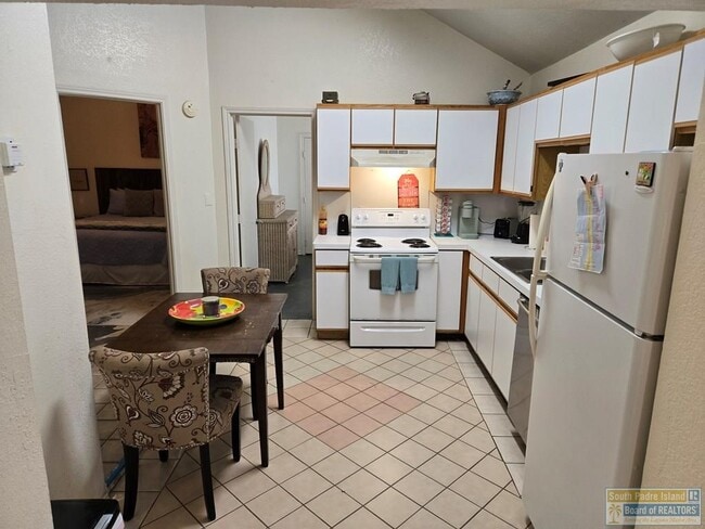 Building Photo - 906 W Polk St