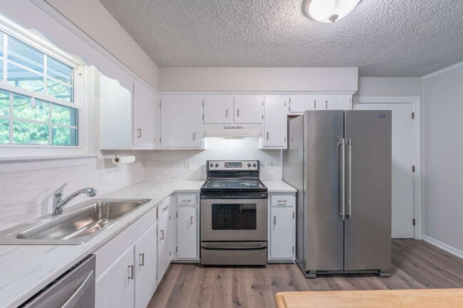 Building Photo - 207 Whitnel Dr