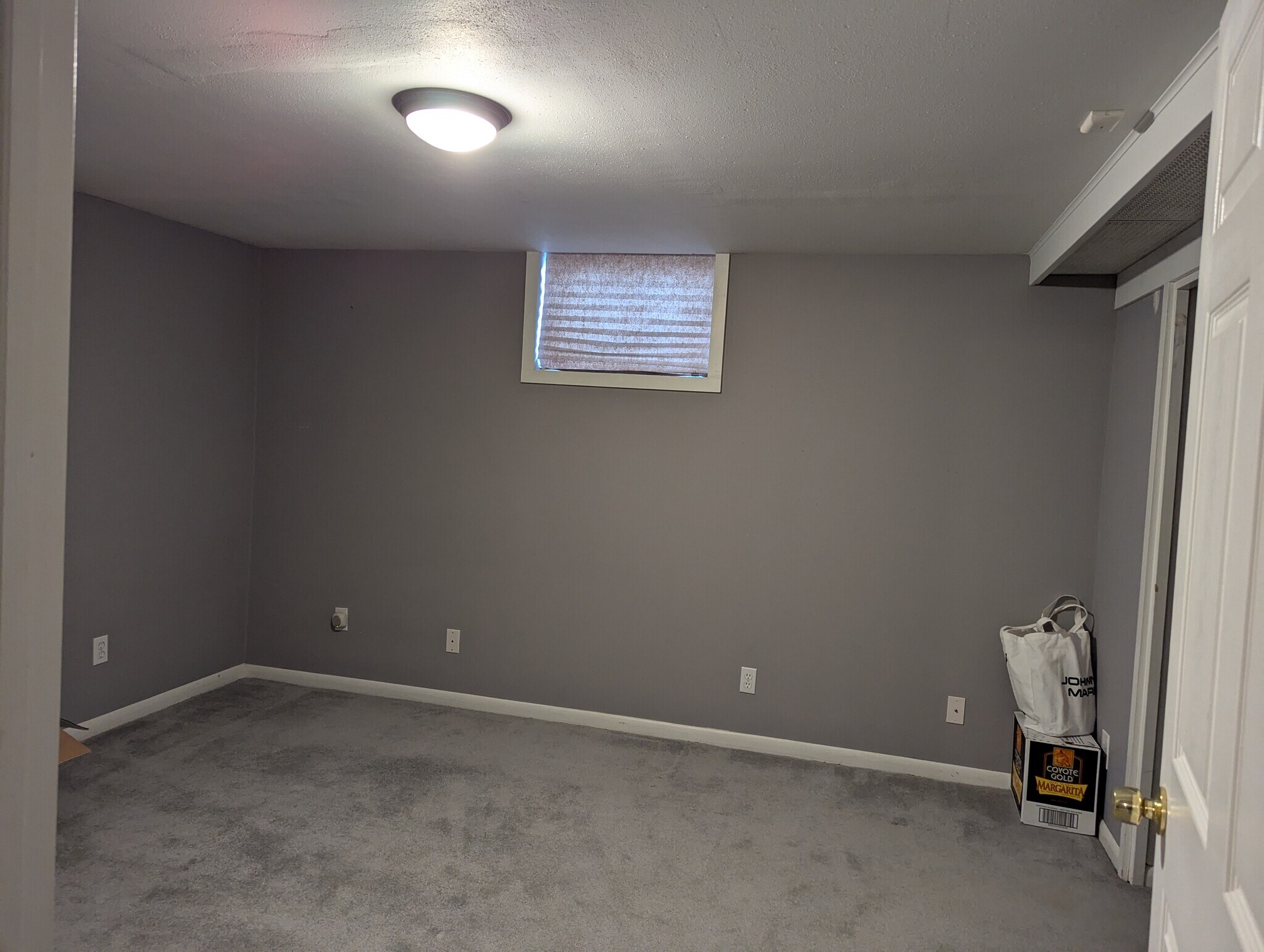 Building Photo - 1394 S Corona St