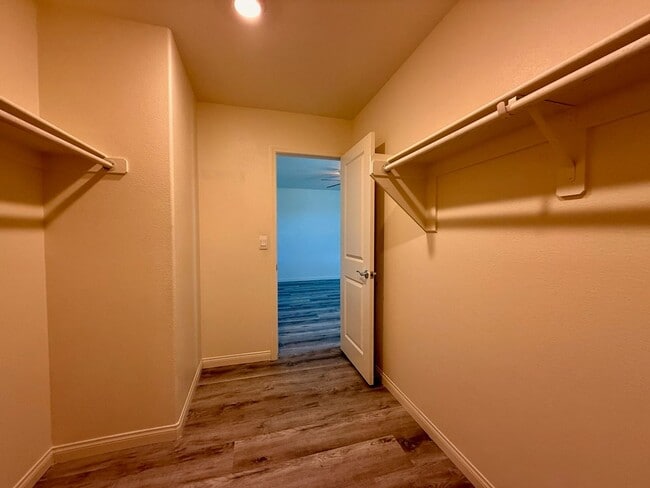 Building Photo - NEWLY UPGRADED 3 BED 2.5 BATH 2 CAR GARAGE...