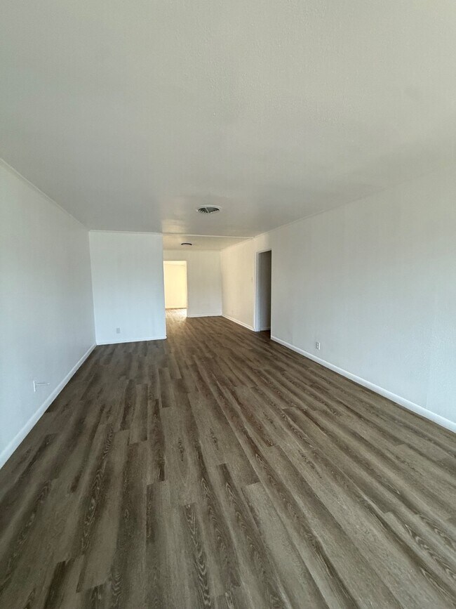 Building Photo - 1126 Stratton Dr