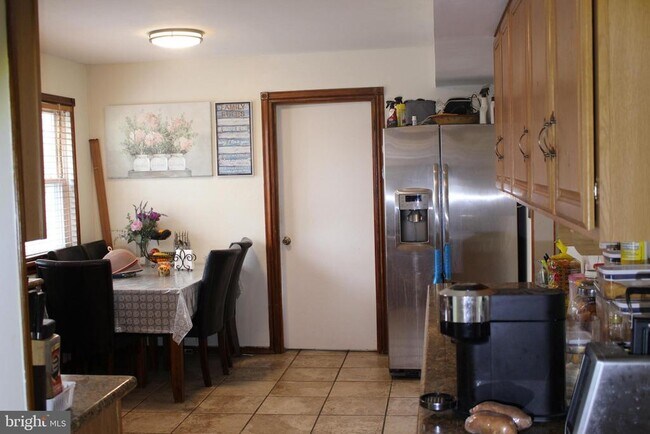 Building Photo - 219 Meadow Dr