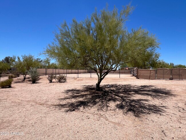 Building Photo - 4847 E Calle de Las Estrellas Rd