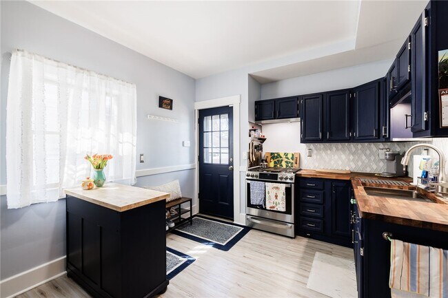 Building Photo - 109 Bedford St