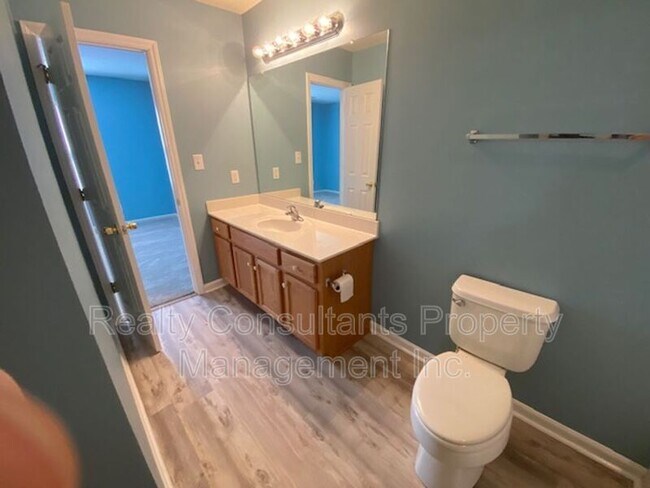 Building Photo - 96 Tannenbaum Cir