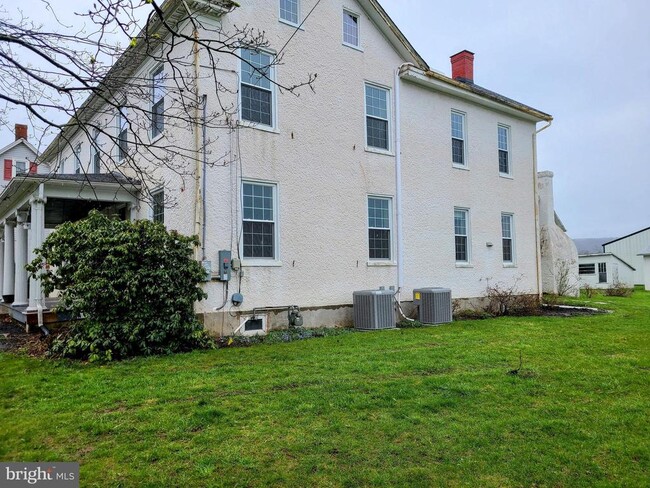 Building Photo - 203 E Main St