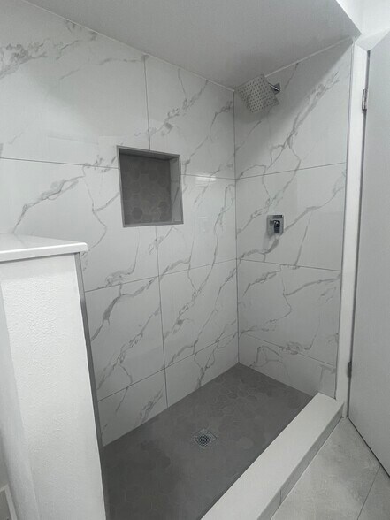 Building Photo - 2206 Bonanza Ave