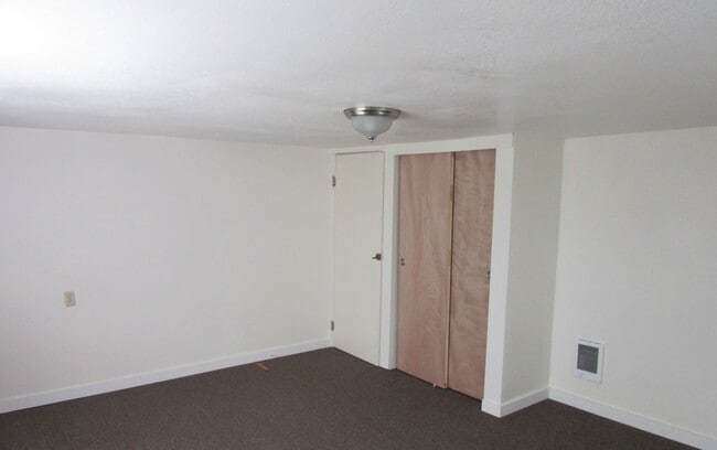 Building Photo - 912 N 1st St