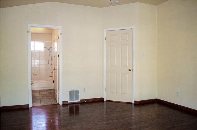 Building Photo - 505 Shant St