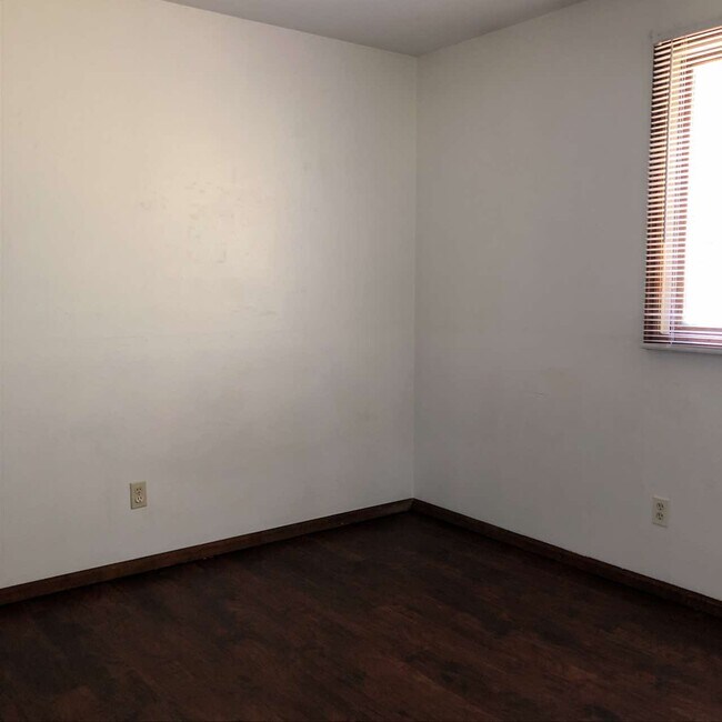 Building Photo - 725 Marigold Ln