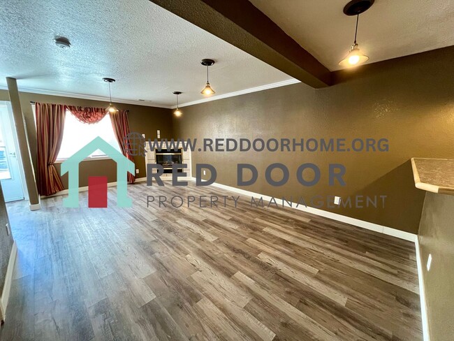 Building Photo - 3 bedroom Condo in ideal location