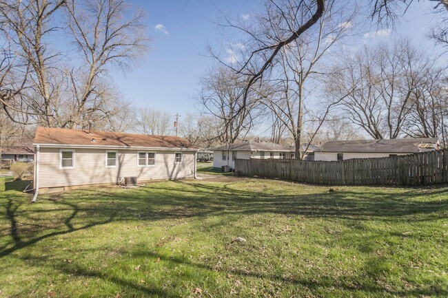 Building Photo - Ranch Style 3 Bedroom 1 Bath Home