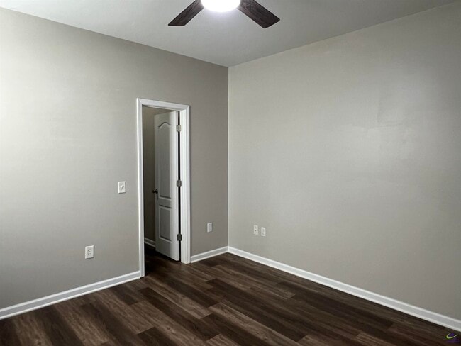 Building Photo - 210 Hearthwood Dr