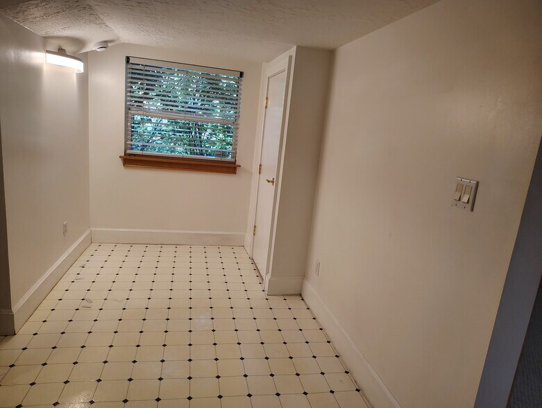 Building Photo - 1448 E 900 S