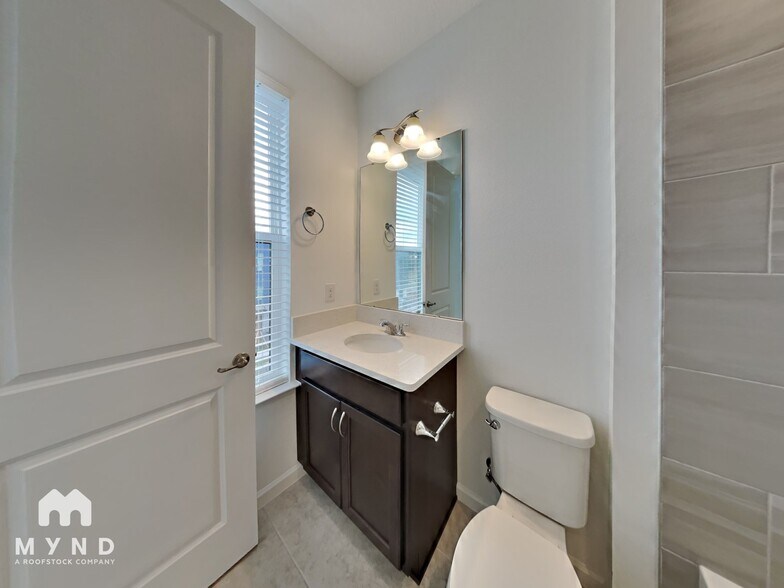 Building Photo - 2353 Brix St