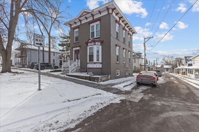 Building Photo - 375 St Paul St