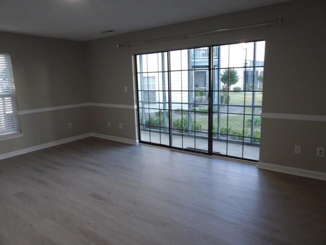 Building Photo - 4363 Spa Dr