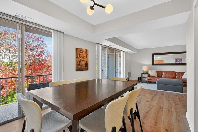 Building Photo - 2 bed 1 bath condo for rent in Rockville