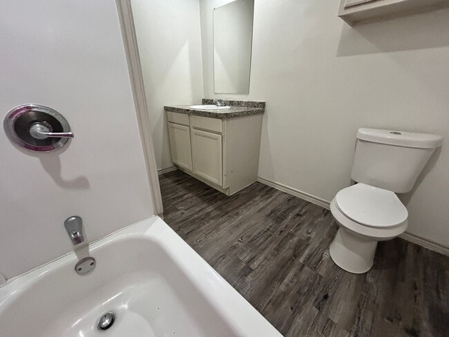 Building Photo - 3Bed/2Bath Home Available!