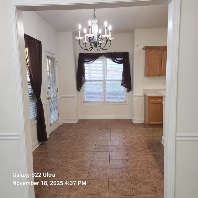 Building Photo - 2560 Rosehill Cir