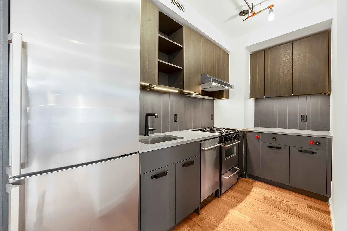 Building Photo - 123 Melrose St