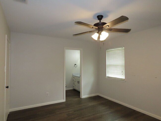 Building Photo - Spacious 4-Bedroom Home in Whitehouse ISD – Pet-Friendly with Large Fenced Yard! Bonus: Lawncare ...