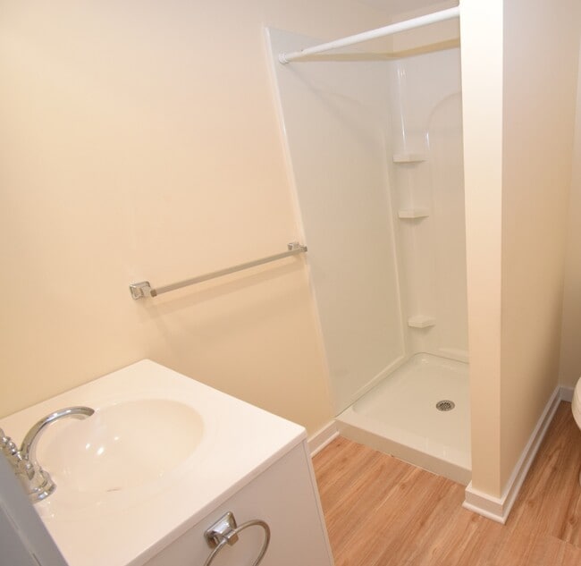 Building Photo - 37 Dudley Ln