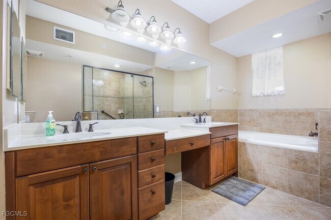 Building Photo - 13091 Pebblebrook Ridge Ct