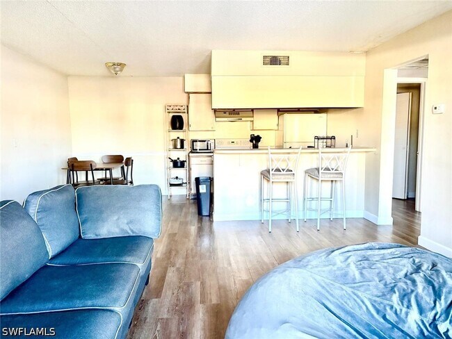 Building Photo - 5315 Summerlin Rd