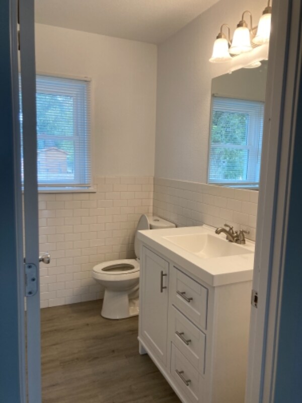 Building Photo - 711 Summit St