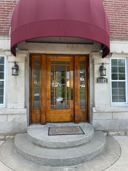 Building Photo - 1107 W Main St