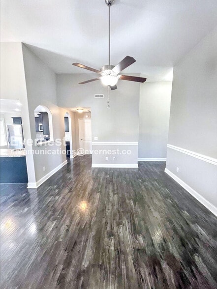 Building Photo - 492 Medallion Cir