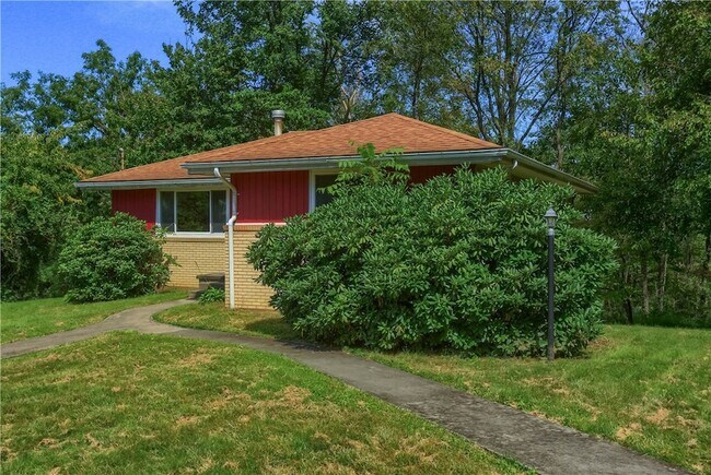 Building Photo - 194 Woodridge Dr