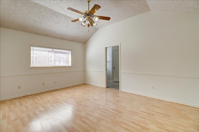 Building Photo - 6405 Clairfield St