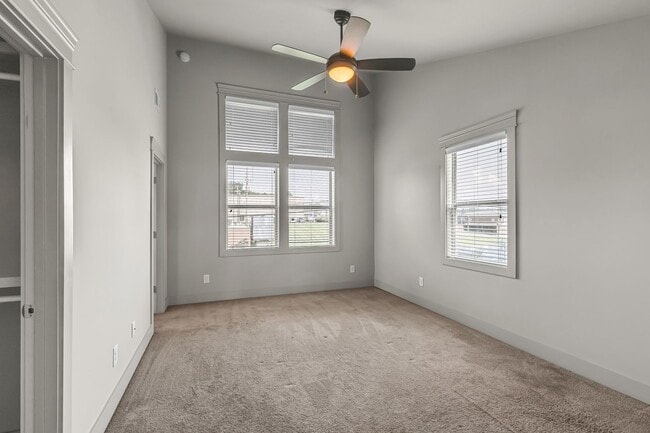 Building Photo - Modern Townhome Living in the Heart of Wed...