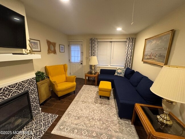 Building Photo - 124 Lincoln Ave