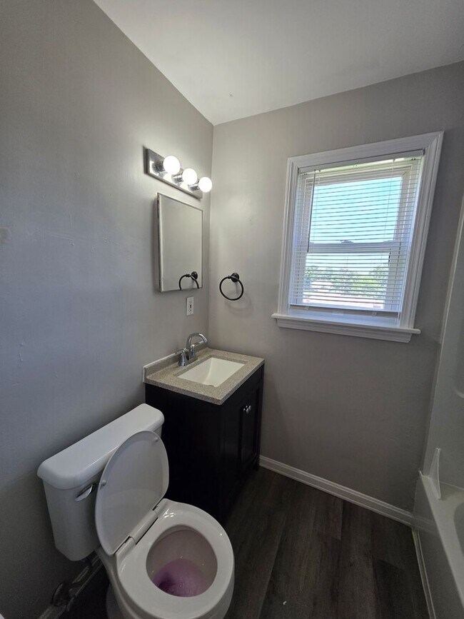 Building Photo - 2 Bed Duplex Near Downtown Liberty & William Jewell!