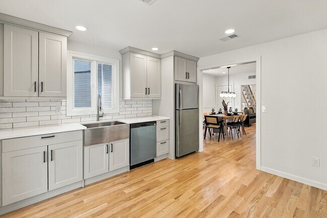 Building Photo - 314 Elmwood Ave