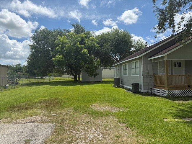 Building Photo - 8926 Courtney Dr