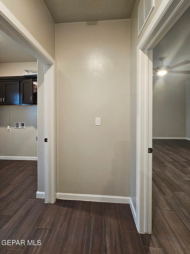 Building Photo - 13185 Tiverton Rd