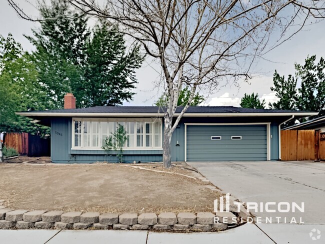 Building Photo - 1045 Crown Dr