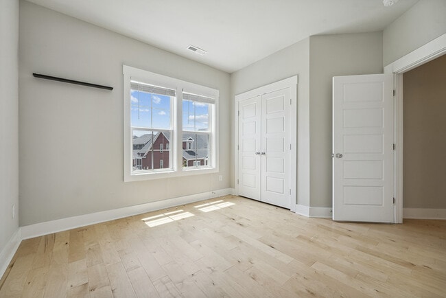 Building Photo - 444 Beacon Ridge Blvd