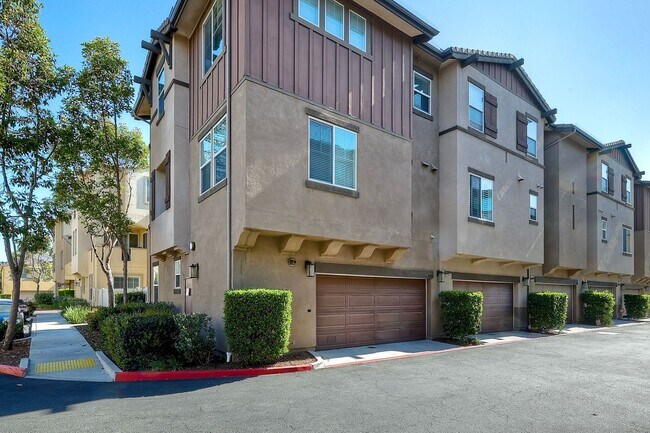 Building Photo - 3 bedroom and 4 bath home available in Otay Mesa