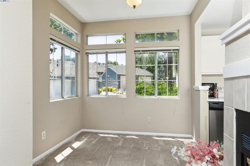 Building Photo - 8170 Mountain View Dr